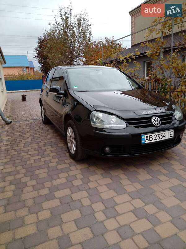Хэтчбек Volkswagen Golf 2004 в Гайсине
