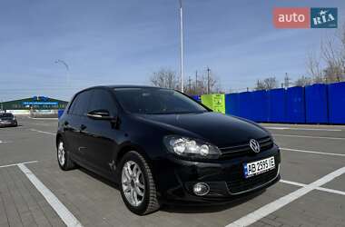 Хэтчбек Volkswagen Golf 2012 в 