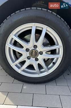 Хэтчбек Volkswagen Golf 2012 в 