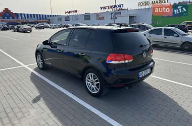Хэтчбек Volkswagen Golf 2012 в 
