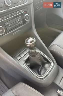 Хэтчбек Volkswagen Golf 2012 в 