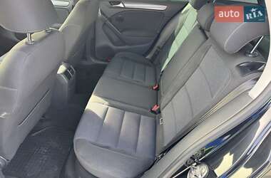 Хэтчбек Volkswagen Golf 2012 в 