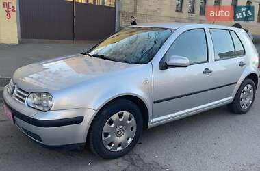 Хэтчбек Volkswagen Golf 2002 в Киеве