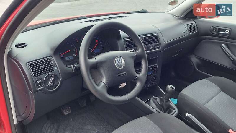 Хетчбек Volkswagen Golf 2003 в Одесі