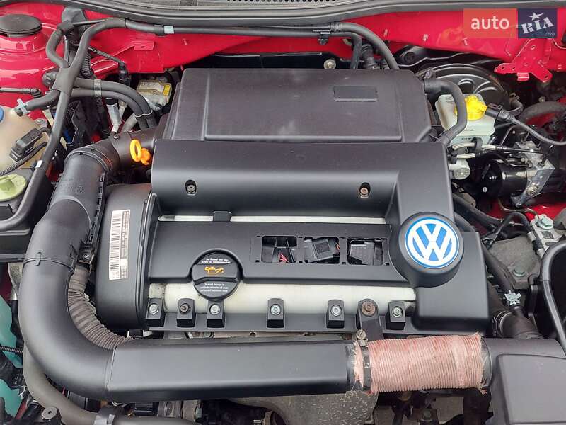 Хетчбек Volkswagen Golf 2003 в Одесі