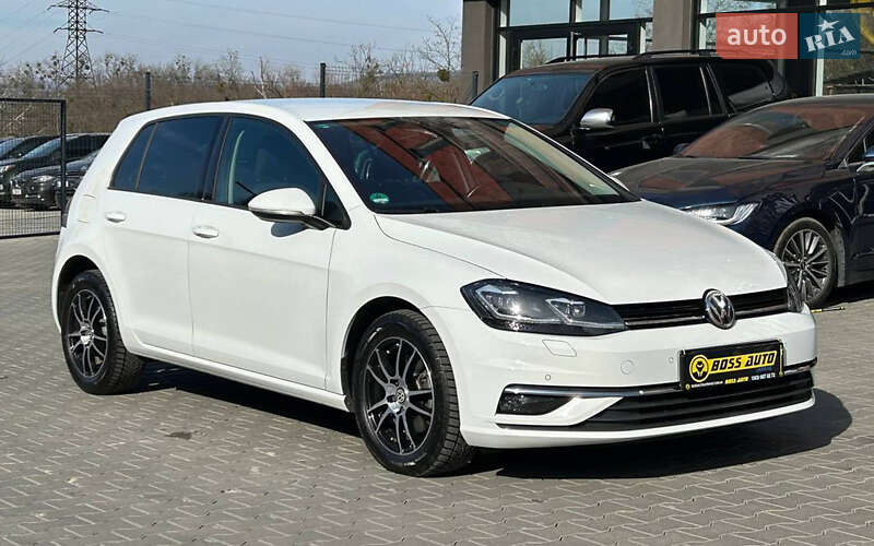 Хетчбек Volkswagen Golf 2018 в Чернівцях