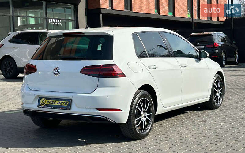 Хетчбек Volkswagen Golf 2018 в Чернівцях