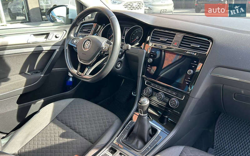 Хетчбек Volkswagen Golf 2018 в Чернівцях