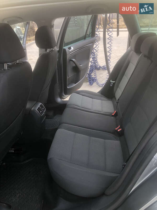 Універсал Volkswagen Golf 2010 в Львові