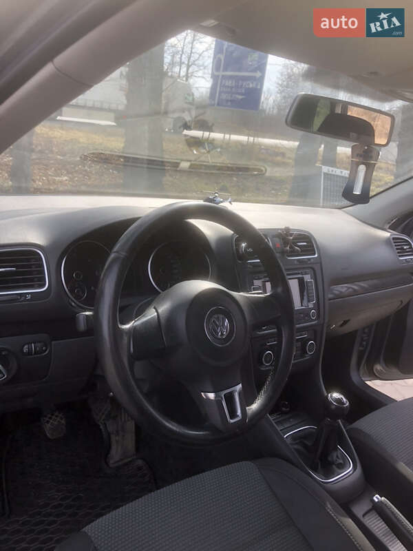 Універсал Volkswagen Golf 2010 в Львові