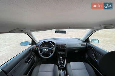 Хетчбек Volkswagen Golf 2002 в Самборі