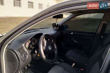 Хетчбек Volkswagen Golf 2001 в Сумах