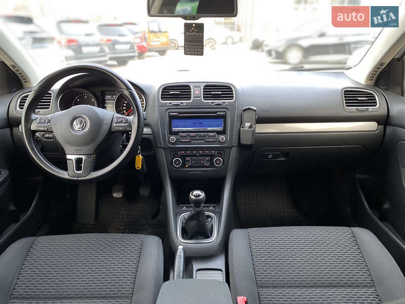 Универсал Volkswagen Golf 2011 в Луцке