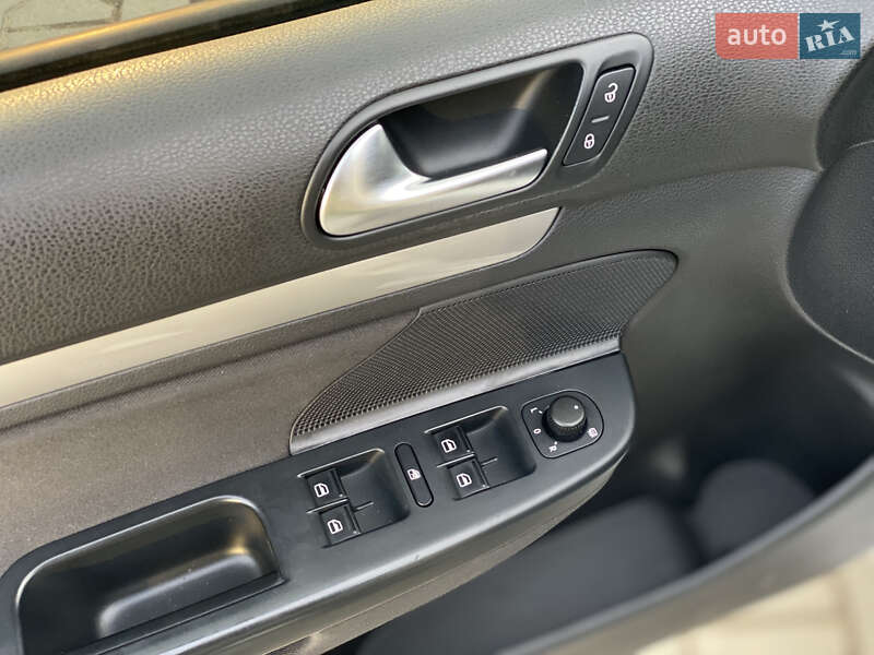 Универсал Volkswagen Golf 2011 в Луцке