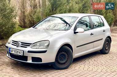 Хэтчбек Volkswagen Golf 2004 в Запорожье