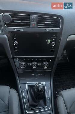 Универсал Volkswagen Golf 2017 в 