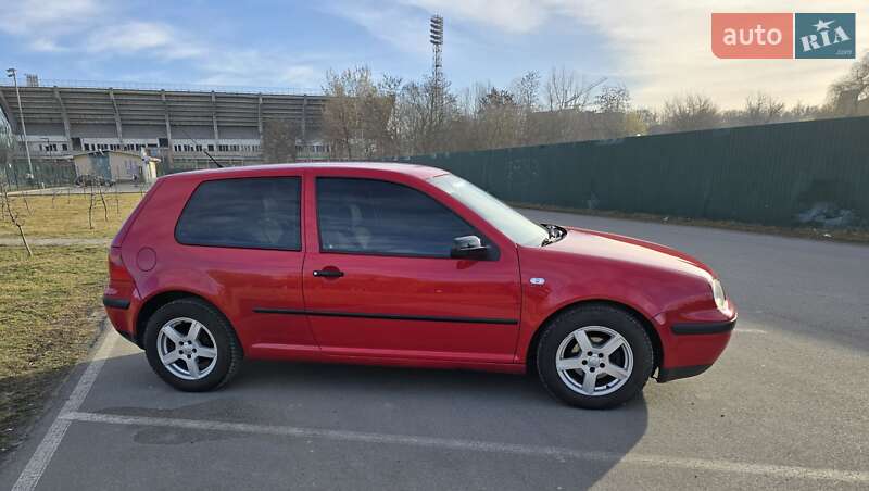 Хэтчбек Volkswagen Golf 2002 в Ивано-Франковске