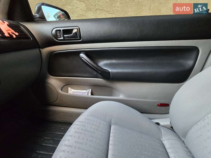 Хэтчбек Volkswagen Golf 2002 в Ивано-Франковске