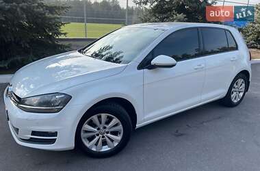 Хэтчбек Volkswagen Golf 2015 в Киеве