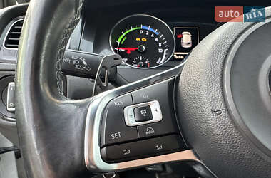 Хэтчбек Volkswagen Golf 2015 в 