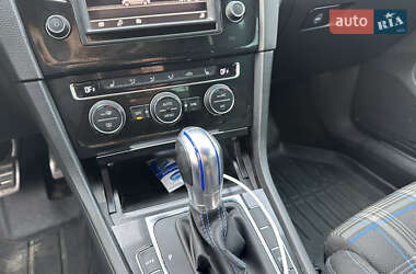 Хэтчбек Volkswagen Golf 2015 в 