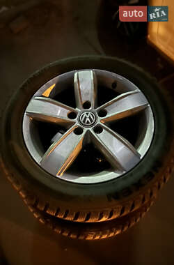 Хэтчбек Volkswagen Golf 2015 в 