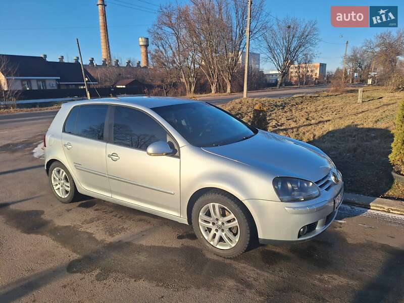 Хэтчбек Volkswagen Golf 2008 в 