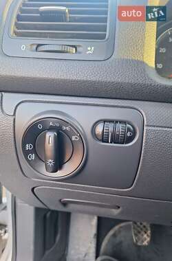 Хэтчбек Volkswagen Golf 2008 в 