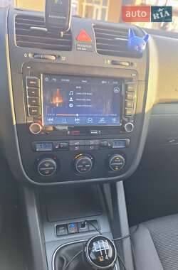 Хэтчбек Volkswagen Golf 2008 в 