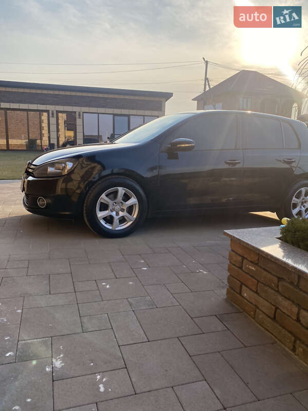 Хетчбек Volkswagen Golf 2009 в Чернівцях