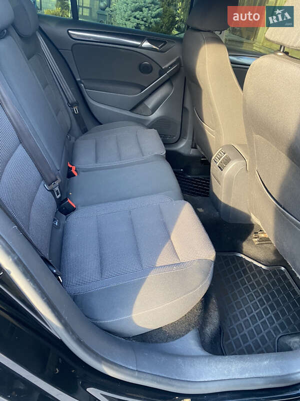 Хетчбек Volkswagen Golf 2009 в Чернівцях