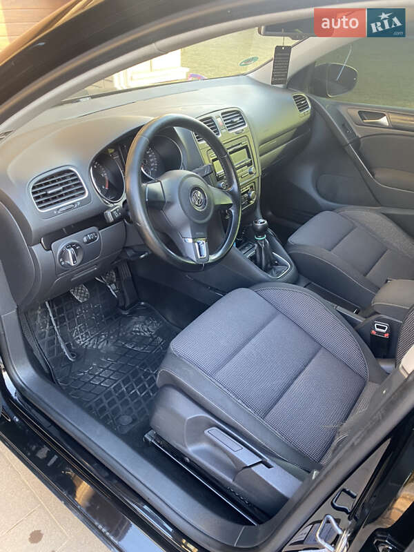 Хетчбек Volkswagen Golf 2009 в Чернівцях