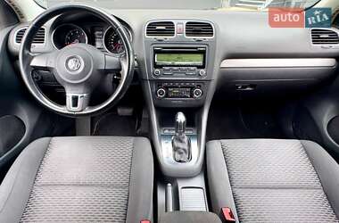 Хетчбек Volkswagen Golf 2011 в 