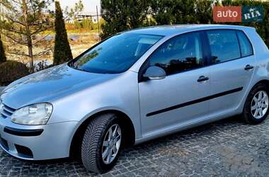 Хетчбек Volkswagen Golf 2005 в Дніпрі