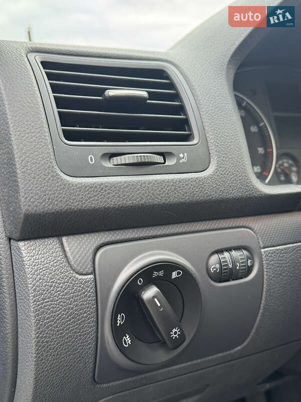 Хэтчбек Volkswagen Golf 2006 в Лубнах