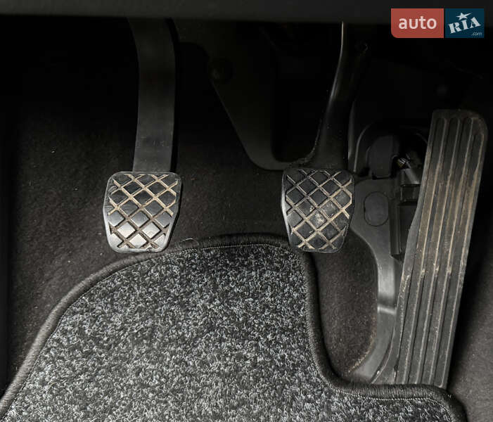 Хэтчбек Volkswagen Golf 2006 в Лубнах