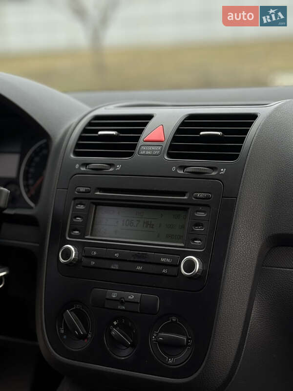 Хэтчбек Volkswagen Golf 2006 в Лубнах