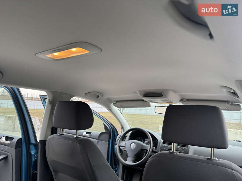 Хэтчбек Volkswagen Golf 2006 в Лубнах