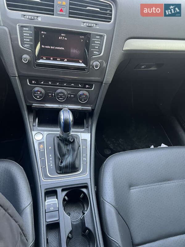 Хэтчбек Volkswagen Golf 2015 в Одессе