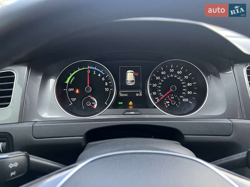 Хэтчбек Volkswagen Golf 2015 в Одессе