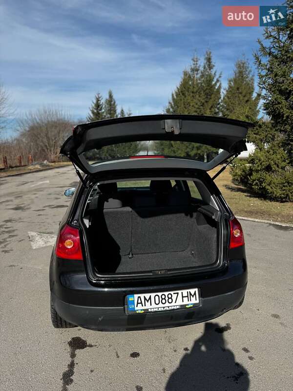 Хэтчбек Volkswagen Golf 2005 в Бердичеве