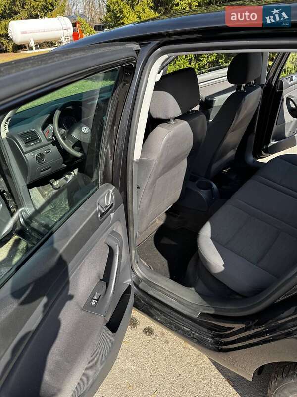 Хэтчбек Volkswagen Golf 2005 в Бердичеве