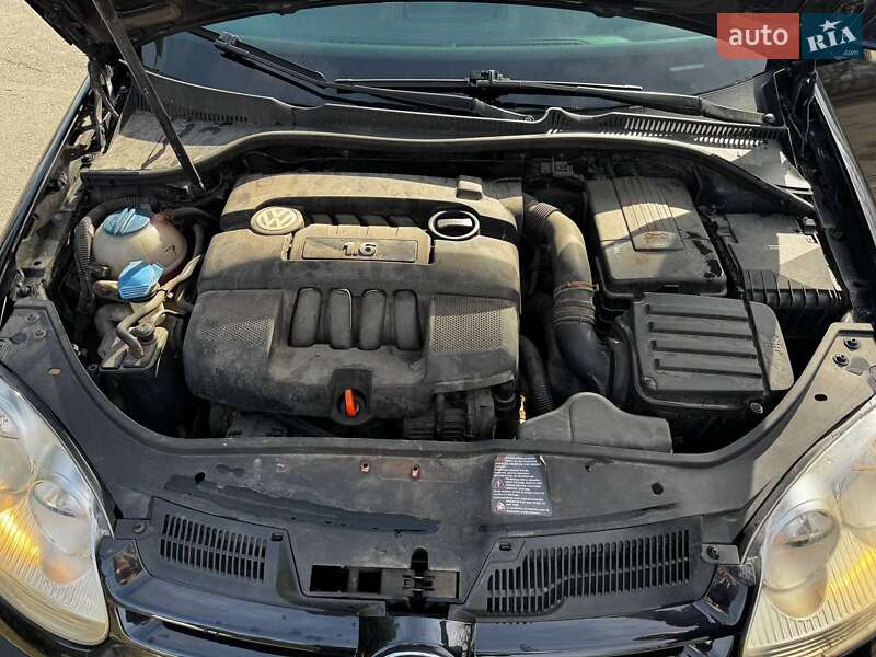 Хэтчбек Volkswagen Golf 2005 в Бердичеве