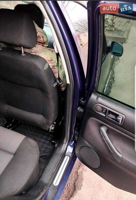 Хэтчбек Volkswagen Golf 2000 в Новомосковске