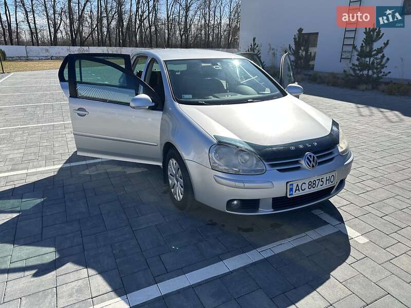 Хэтчбек Volkswagen Golf 2008 в Луцке