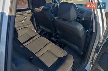 Хэтчбек Volkswagen Golf 2001 в 