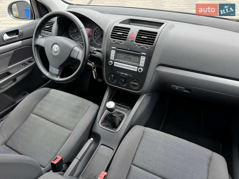 Хетчбек Volkswagen Golf 2007 в Сваляві