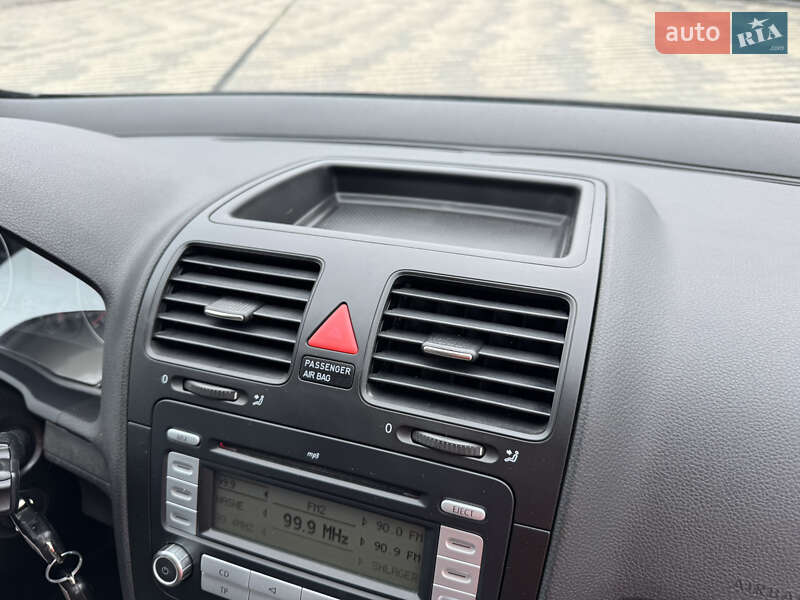 Хетчбек Volkswagen Golf 2007 в Сваляві