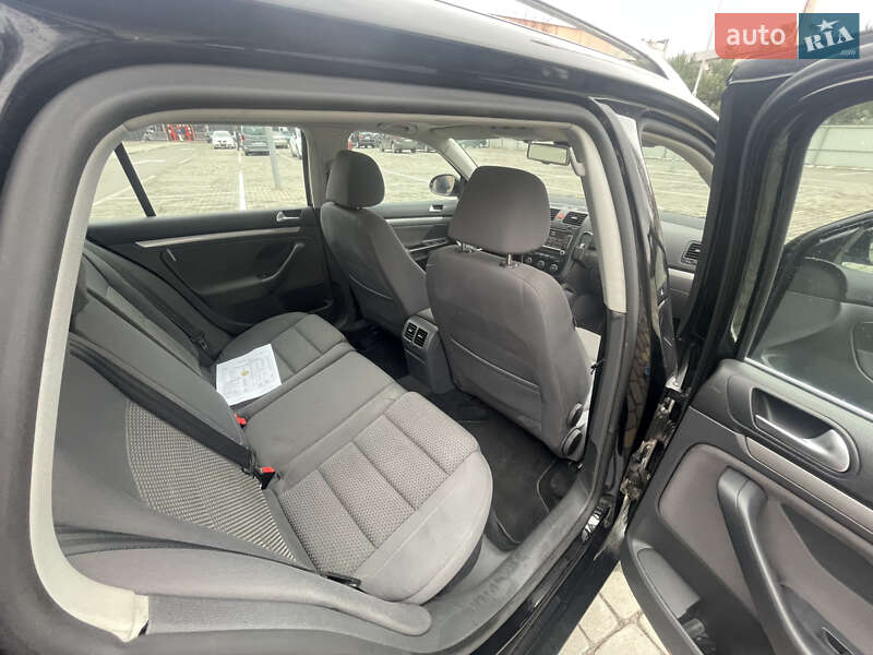 Універсал Volkswagen Golf 2009 в Луцьку