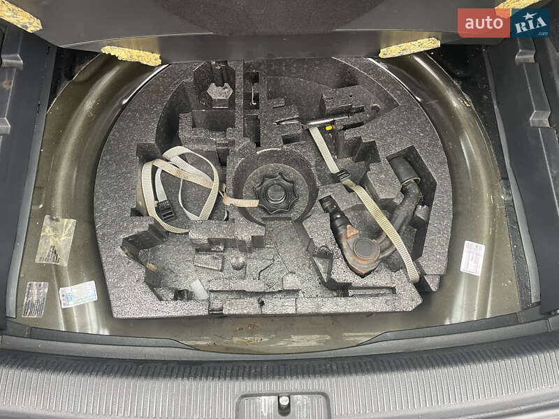 Універсал Volkswagen Golf 2009 в Луцьку